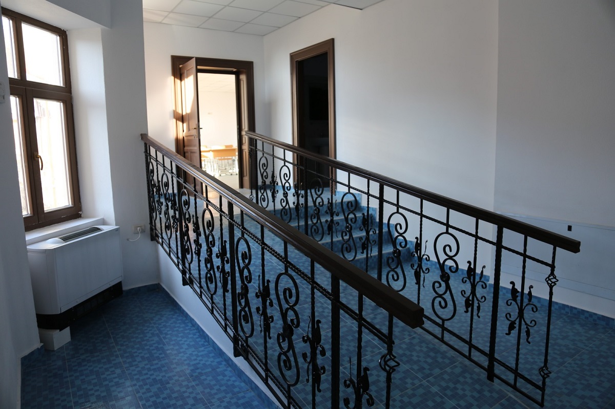 interior-fosta-scoala-de-fete-oravita